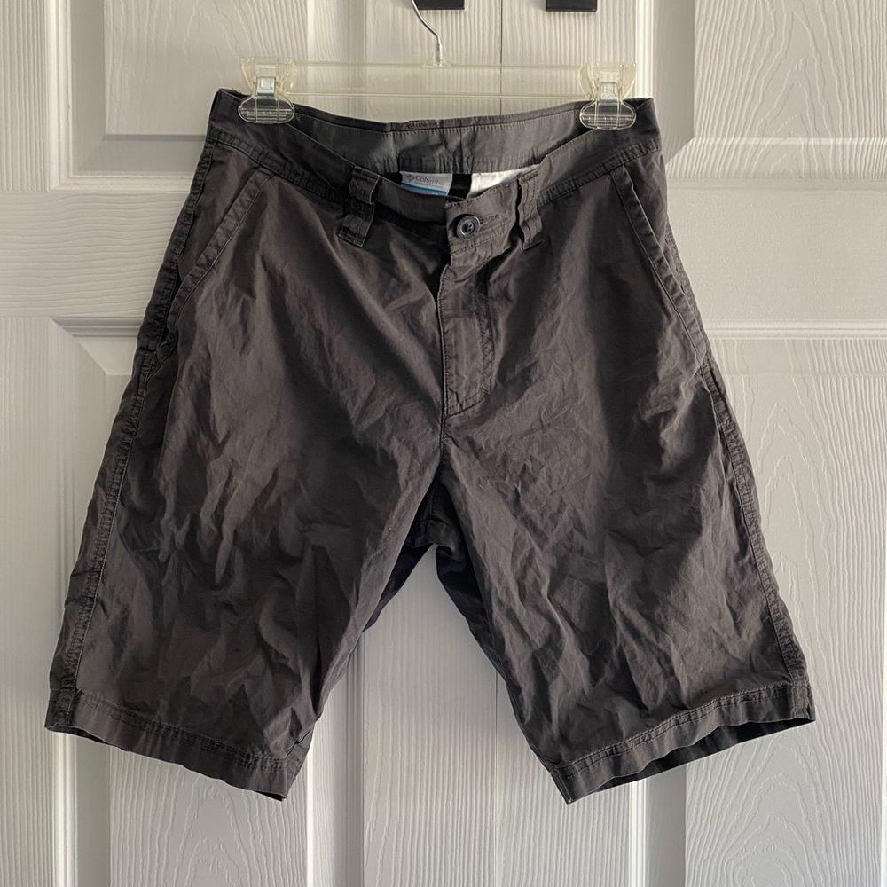 Columbia Sportswear Mens Charcoal Flat Front Shorts 30W 10L Casual Golf Normcore